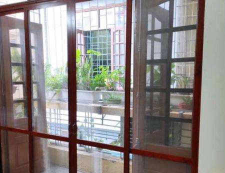 Cửa Chống Muỗi Dạng Lùa Cho Cửa Chính Màu Vân Gỗ VN01